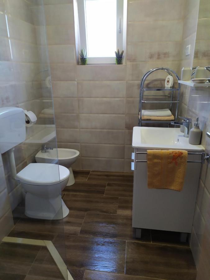 Apartmani Mira 닌 외부 사진