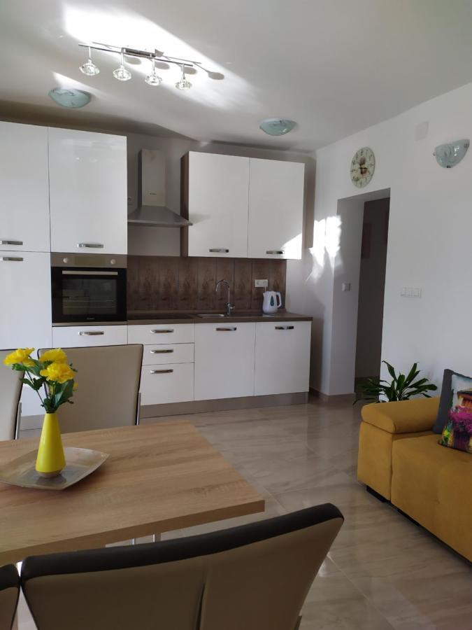 Apartmani Mira 닌 외부 사진