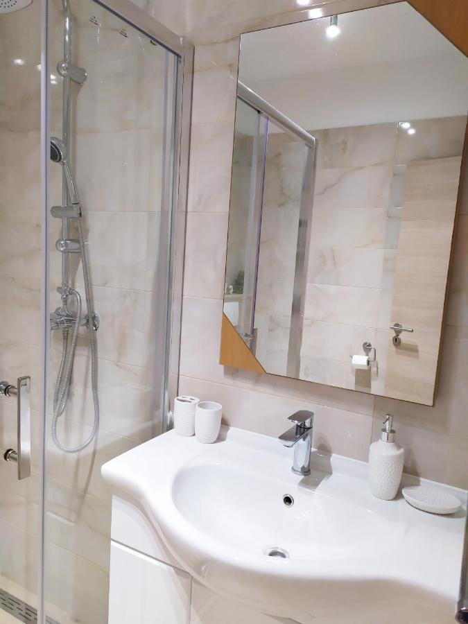 Apartmani Mira 닌 외부 사진