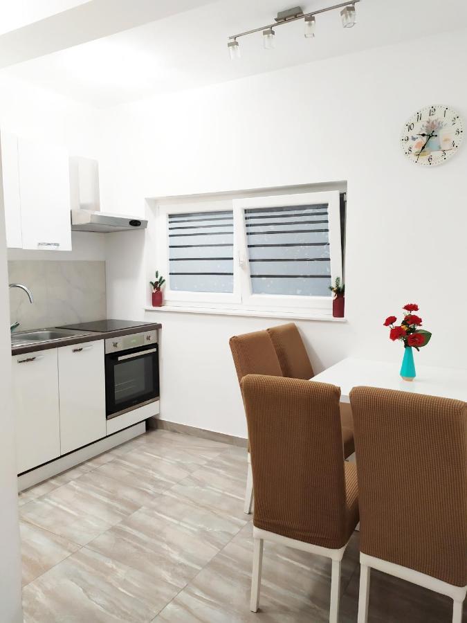Apartmani Mira 닌 외부 사진