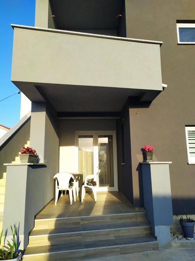 Apartmani Mira 닌 외부 사진