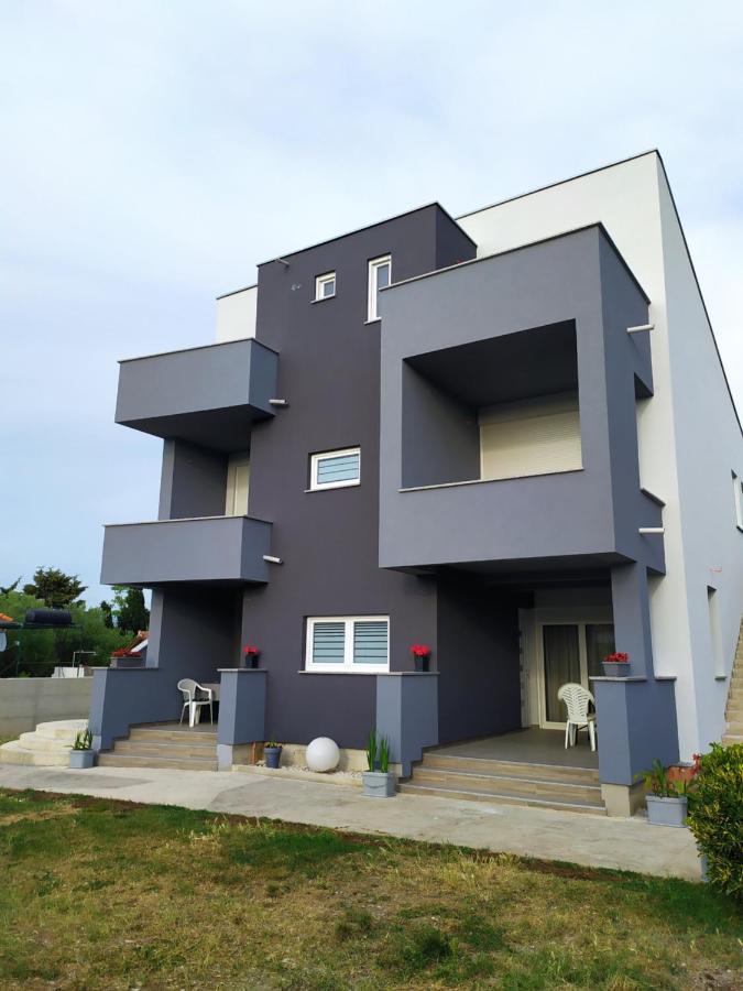 Apartmani Mira 닌 외부 사진