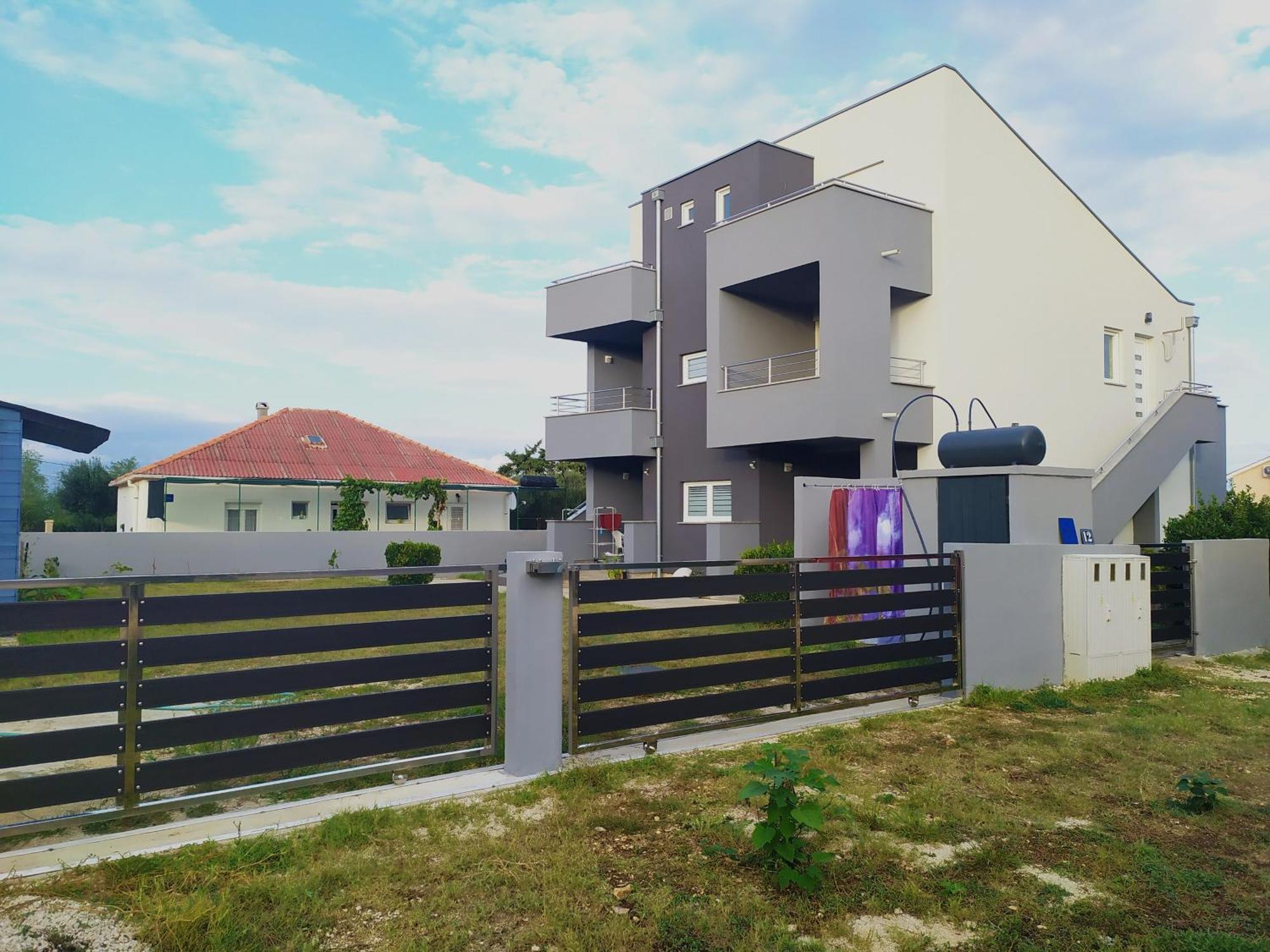 Apartmani Mira 닌 외부 사진